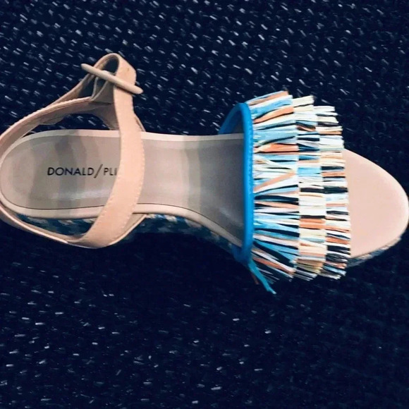 DONALD PLINER Womens Beige Snake Iris Round Toe Wedge Slip  Donald Pilsner platform sandals, size 8. Brand new without box.